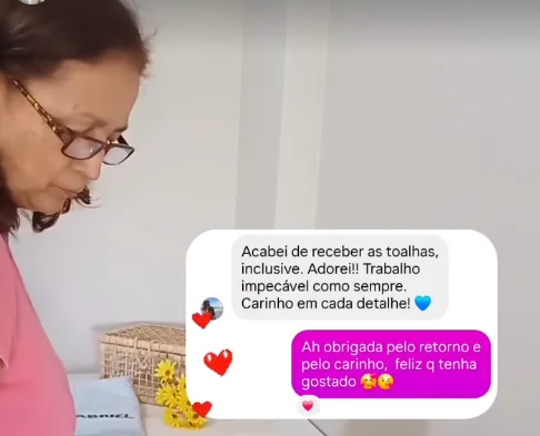 Feedback real no WhatsApp: 'Acabei de receber as toalhas, trabalho impecável'.